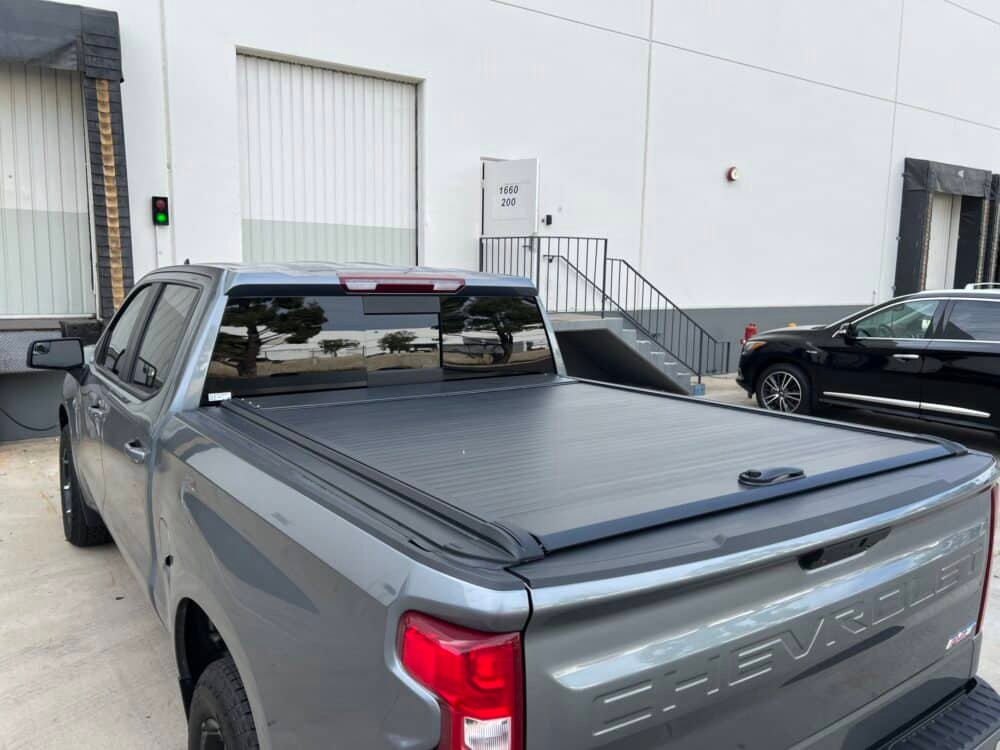 Chevrolet Silverado 5.8ft Retractable Bed Cover