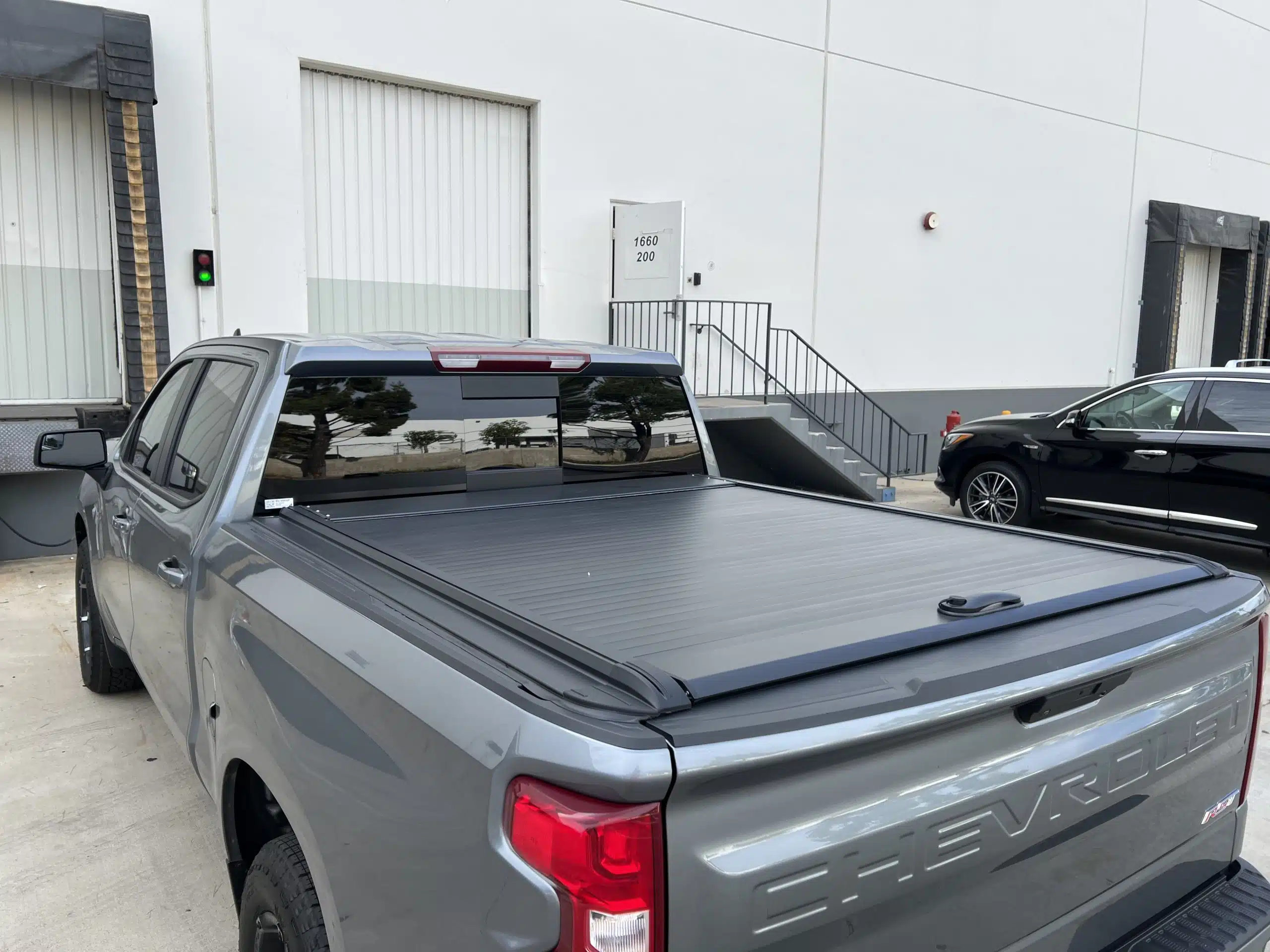 Chevrolet Silverado 5.8ft Retractable Bed Cover