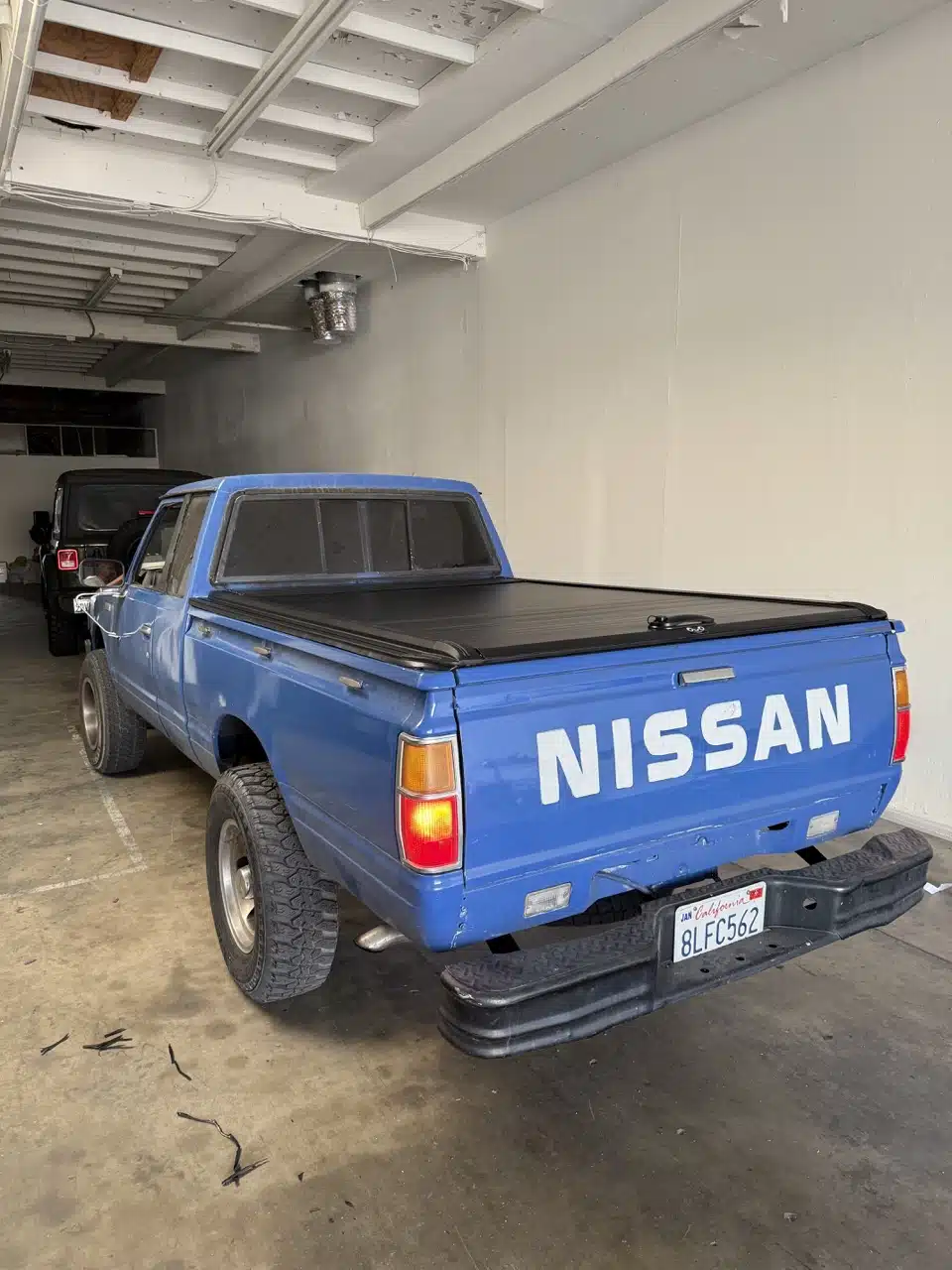 1984 Nissan 6ft Bed Cover