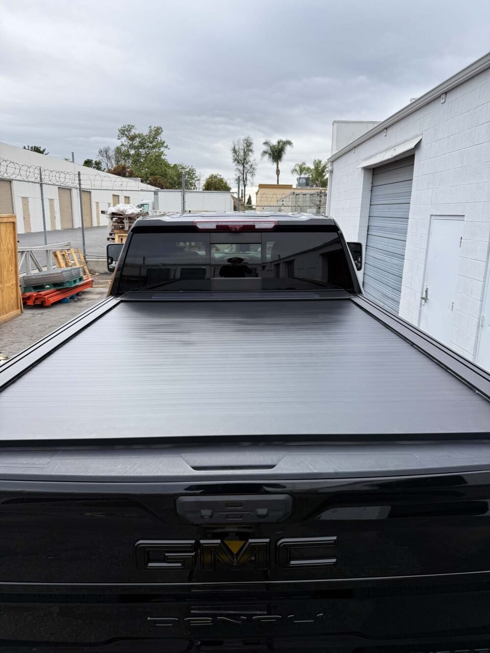 GMC Denali HD Short Bed Power Retractable Cover