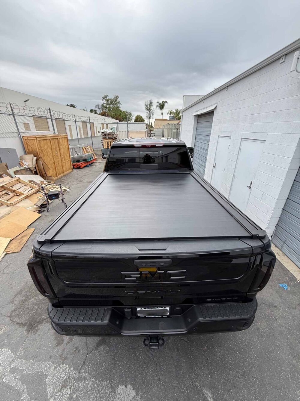 GMC Denali HD Short Bed Power Retractable Cover