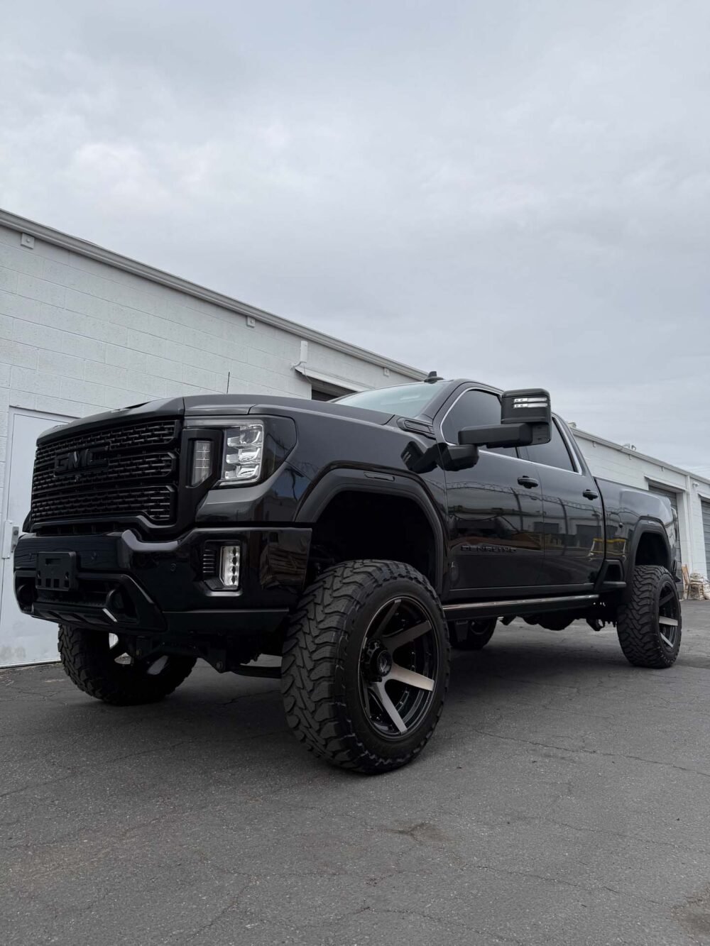 GMC Denali HD Short Bed Power Retractable Cover