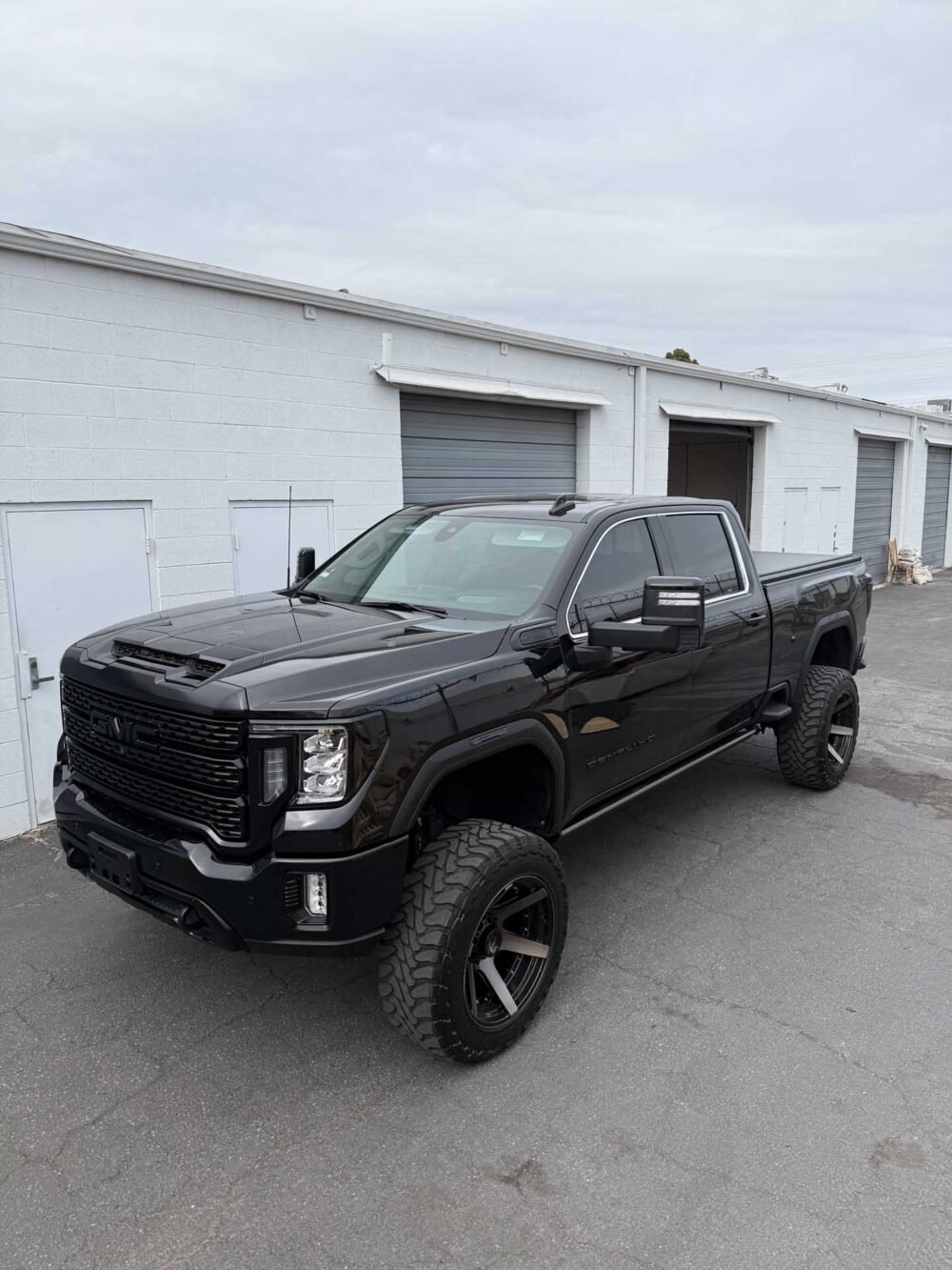 GMC Denali HD Short Bed Power Retractable Cover
