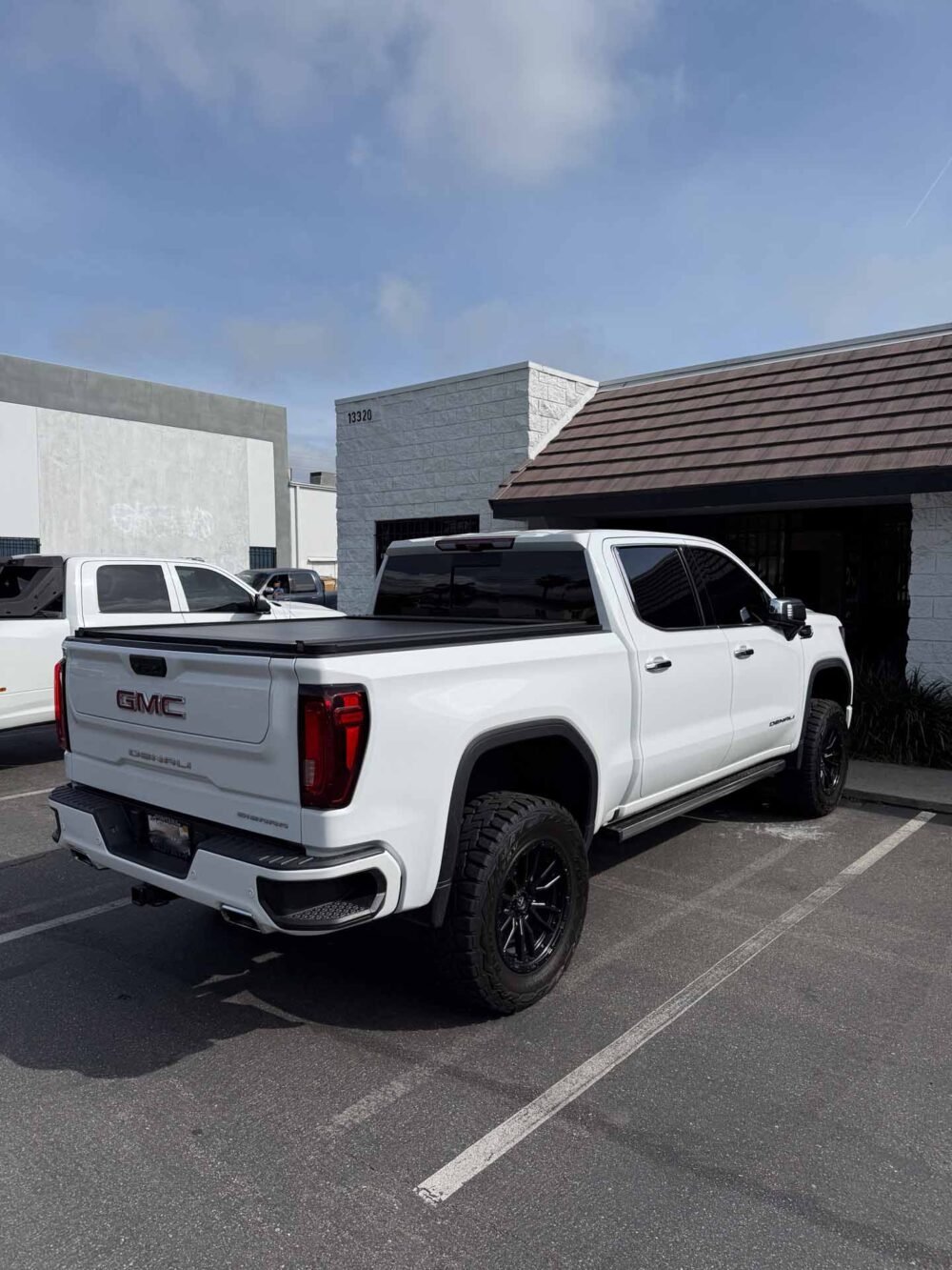 GMC Denali Short Bed Power Retractable Cover