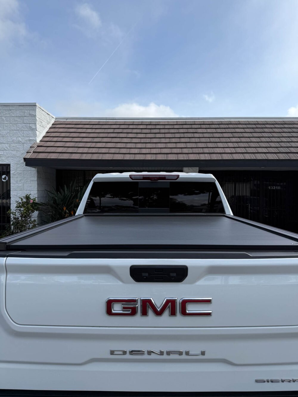 GMC Denali Short Bed Power Retractable Cover
