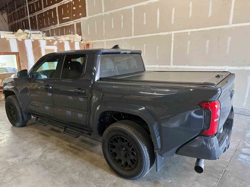 2024-2025 - Toyota Tacoma 5ft Retractable Cover