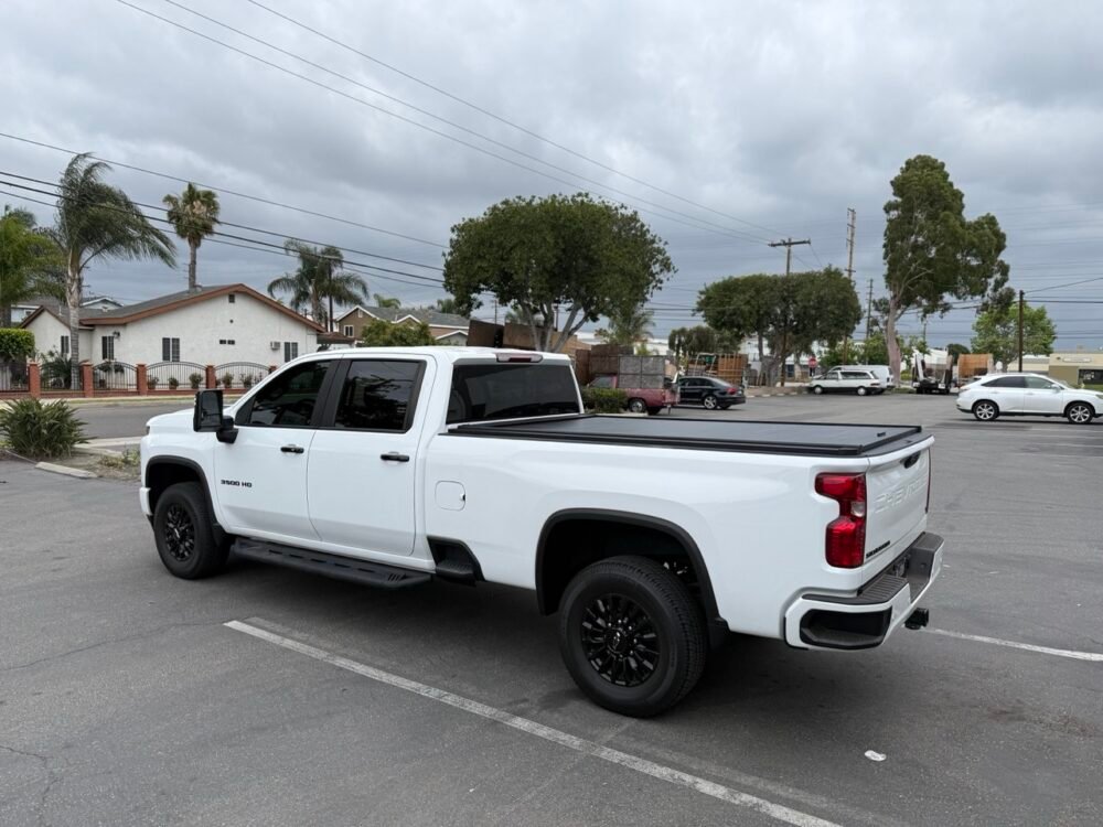 Chevrolet Silverado 3500 HD 8ft Retractable Cover