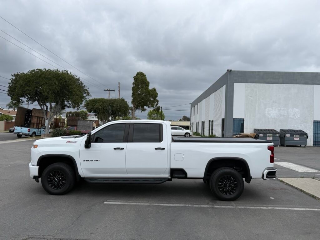 Chevrolet Silverado 3500 HD 8ft Retractable Cover