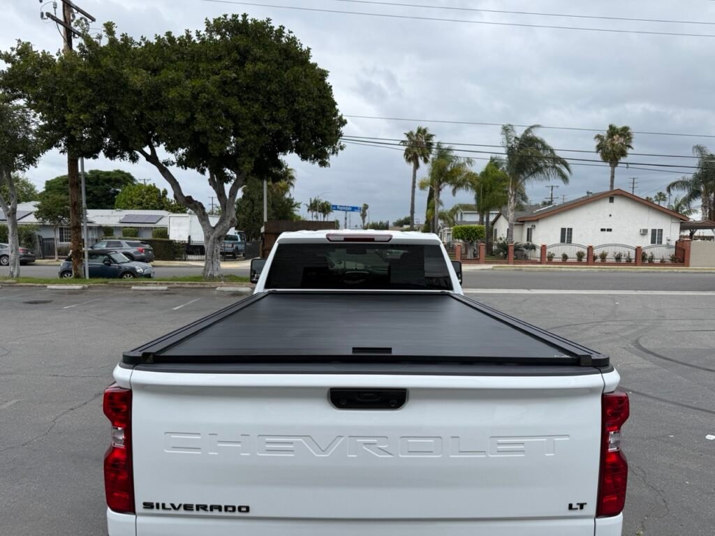 Chevrolet Silverado 3500 HD 8ft Retractable Cover
