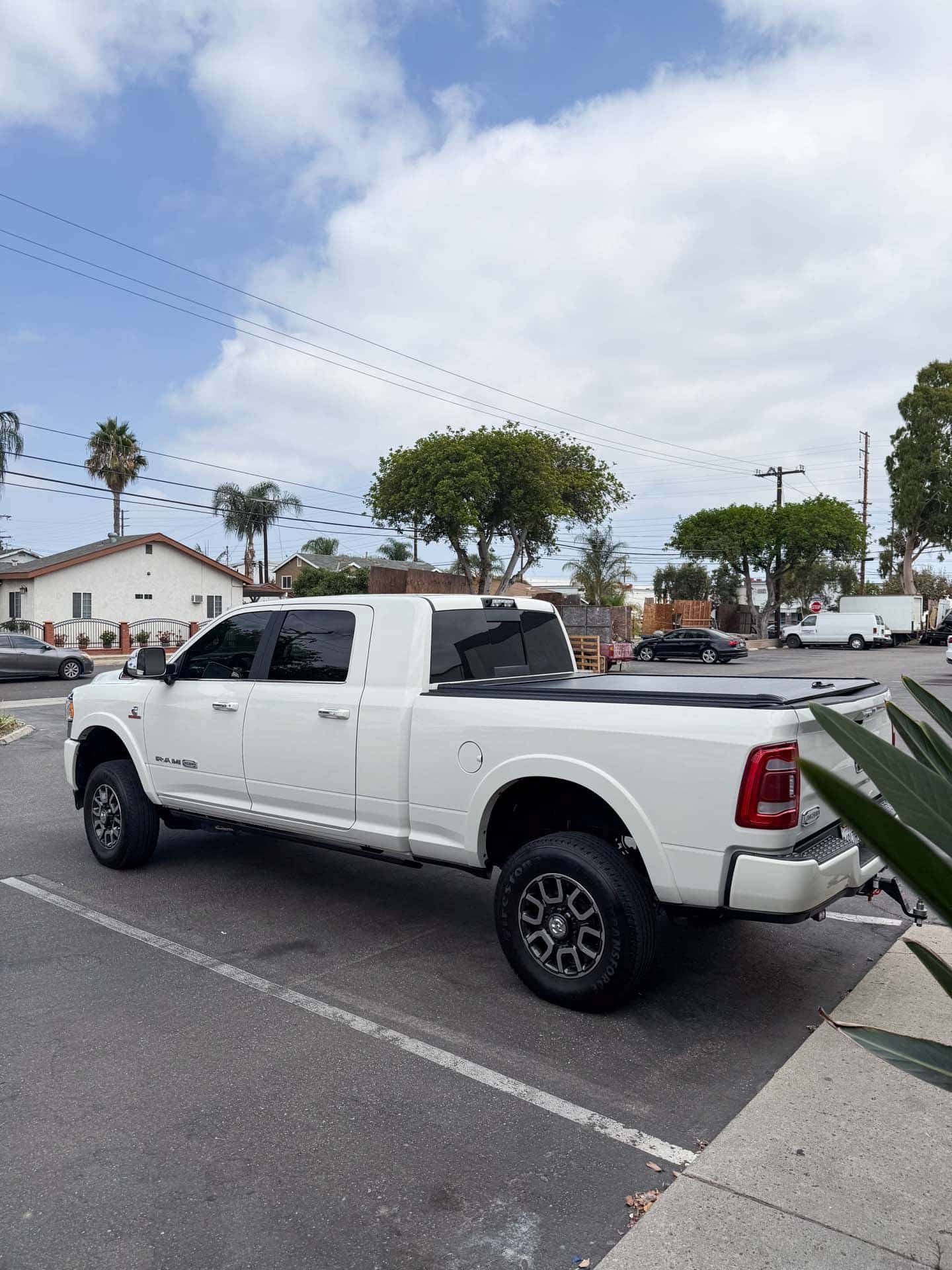 Ram 2500 3500 6.4ft Retractable Bed Cover