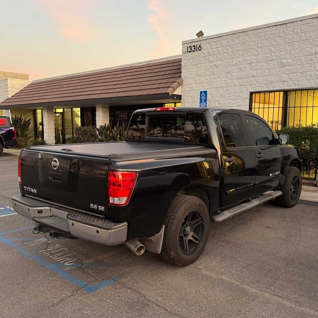 Nissan titan 5.5ft truck bed cover